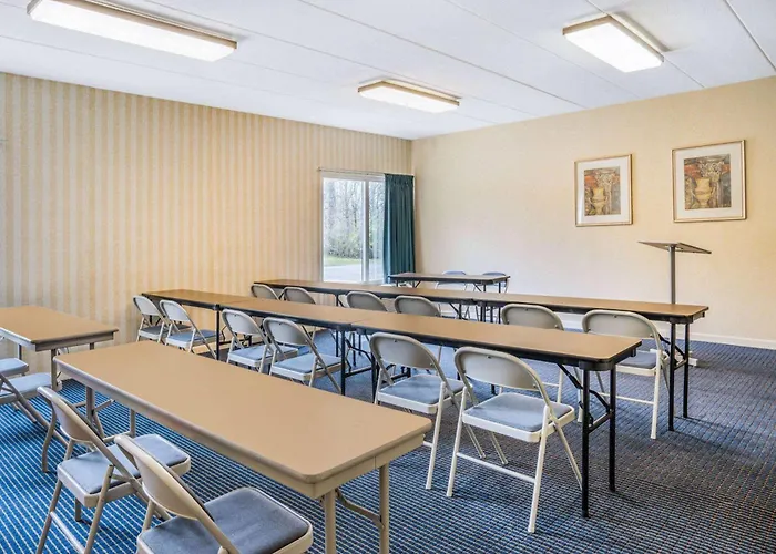 Baymont By Wyndham Warrenton Hotel