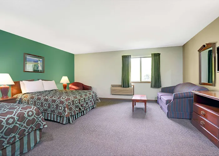 Super 8 By Wyndham Hudson Hotel