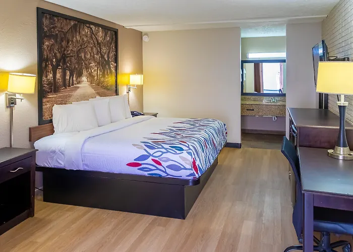 Red Roof Inn Savannah - Richmond Hill I-95