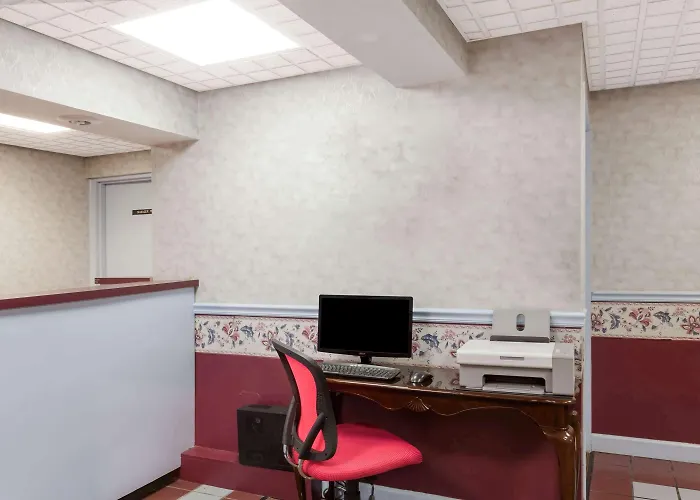 Travelodge By Wyndham Clarksville