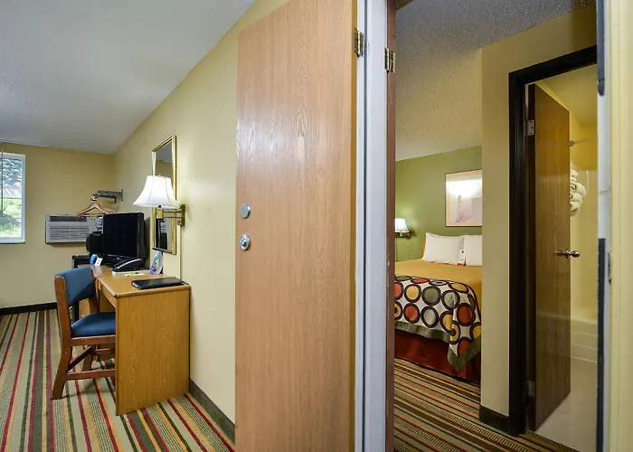 Super 8 By Wyndham Minot Airport Hotel