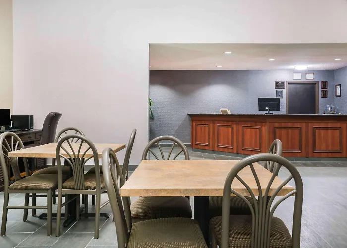 Days Inn & Suites By Wyndham Wausau