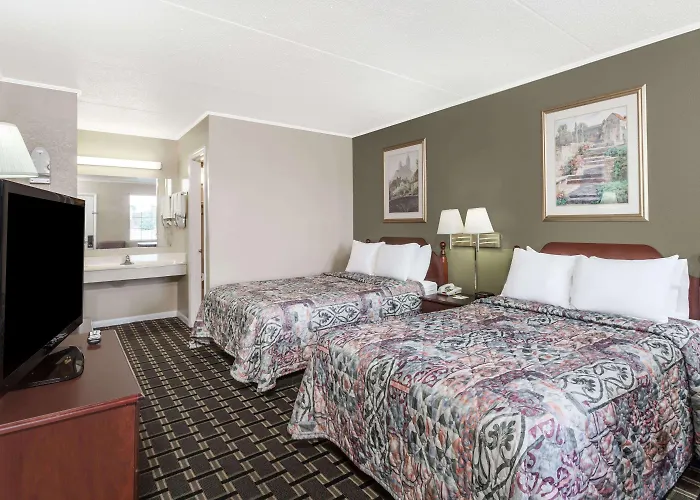 Days Inn By Wyndham Lenoir City