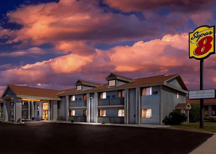 Super 8 By Wyndham La Crosse Hotel