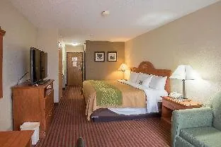 Clarion Pointe Racine - Mount Pleasant Hotel