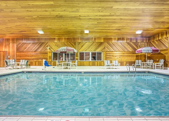 Super 8 By Wyndham Osseo Wi Hotel