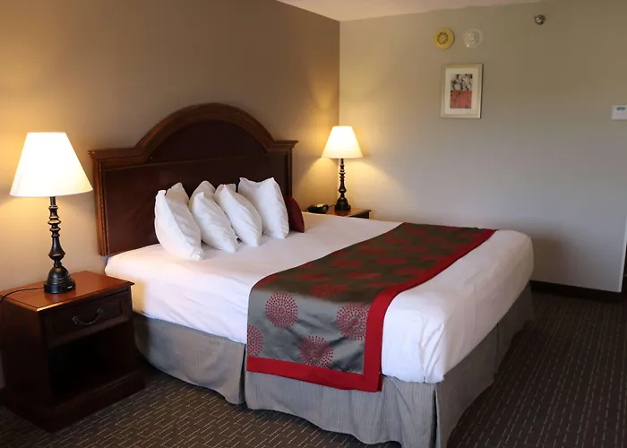 Ramada Plaza By Wyndham Hagerstown Hotel