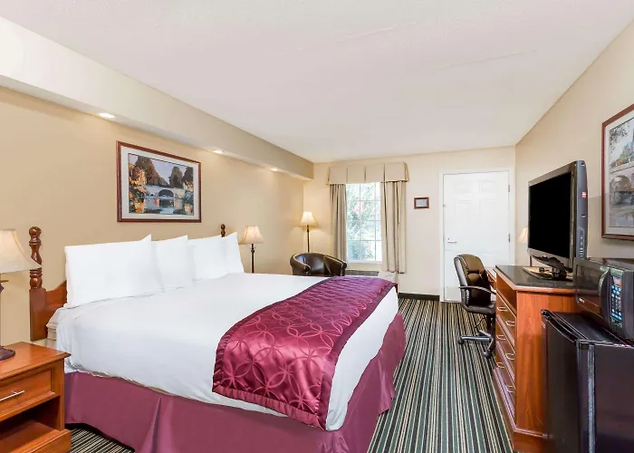 Super 8 By Wyndham Orangeburg North Motel