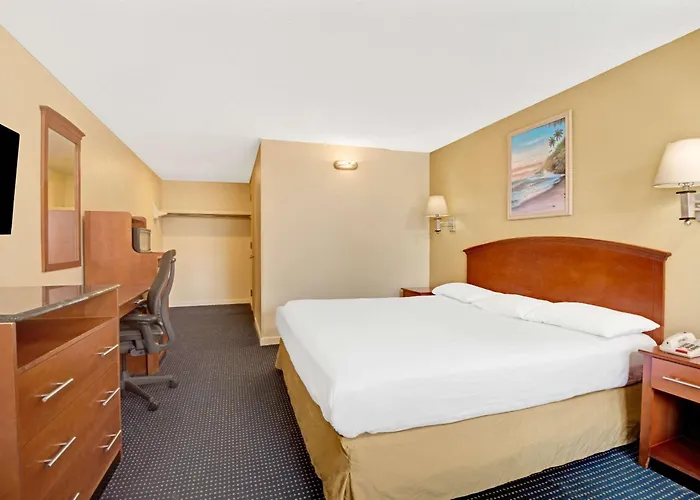 Super 8 By Wyndham Milford/New Haven Hotel