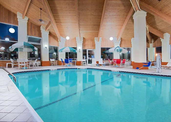 Baymont By Wyndham Pella Motel