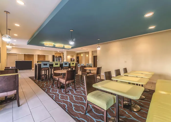 La Quinta By Wyndham Collinsville - St. Louis