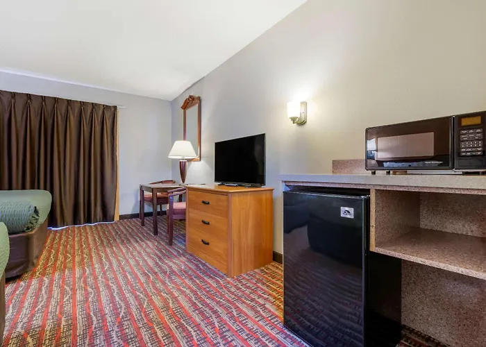 Econo Lodge Lakeview Marquette