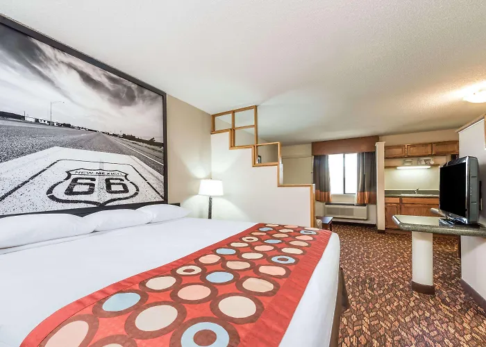 Super 8 By Wyndham Clovis Hotel