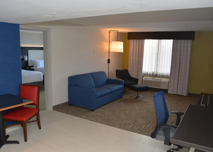 Holiday Inn Express & Suites Waterville - North By Ihg