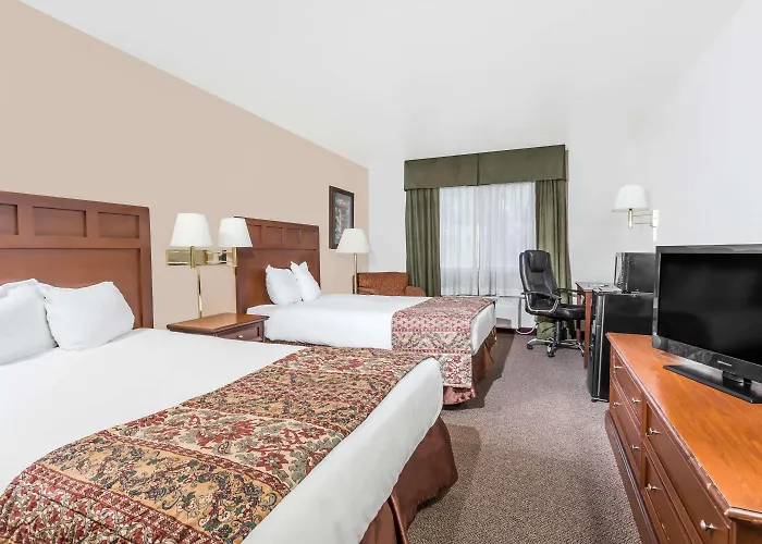 Baymont By Wyndham Yreka Hotel