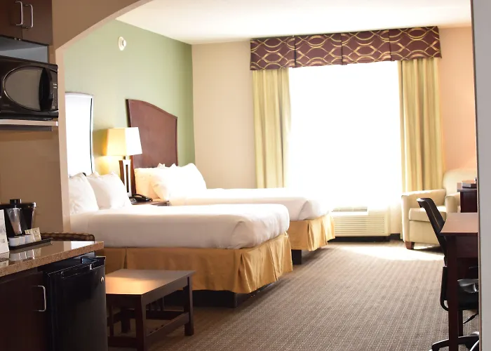 Holiday Inn Express Pratt By Ihg