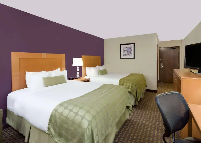 Ramada By Wyndham Marquette Hotel