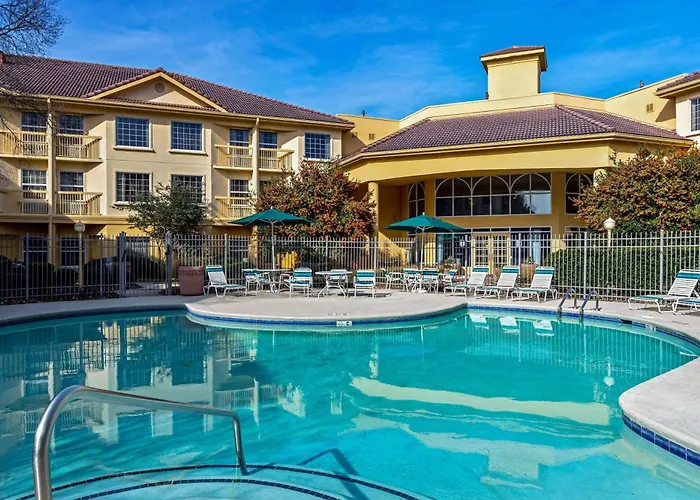 La Quinta By Wyndham Macon Hotel