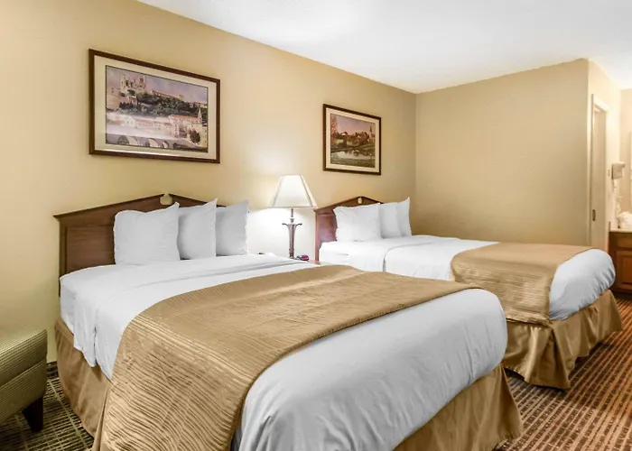 Baymont By Wyndham Selma Hotel