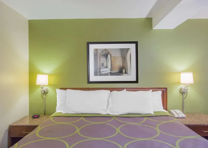 Super 8 By Wyndham Jasper Hotel