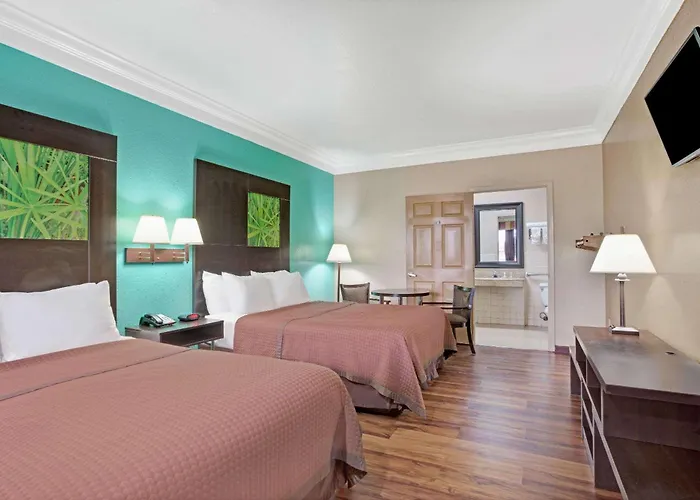 Super 8 By Wyndham Galveston Hotel