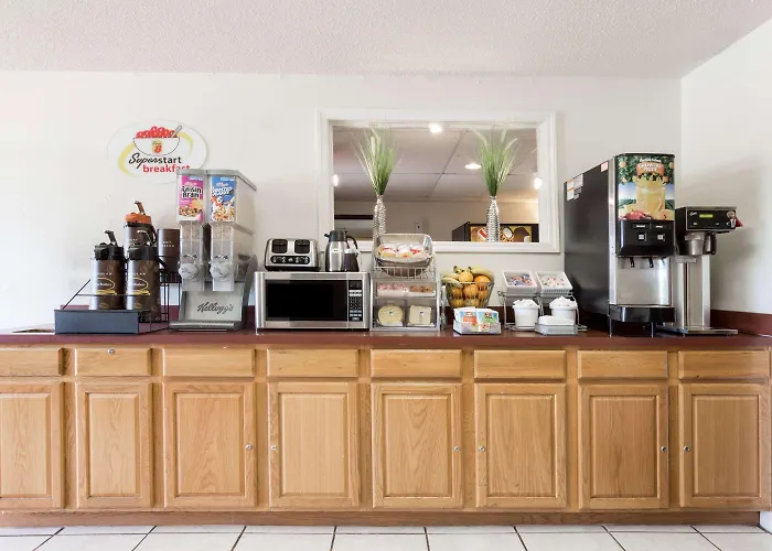 Super 8 By Wyndham Hampton Hotel