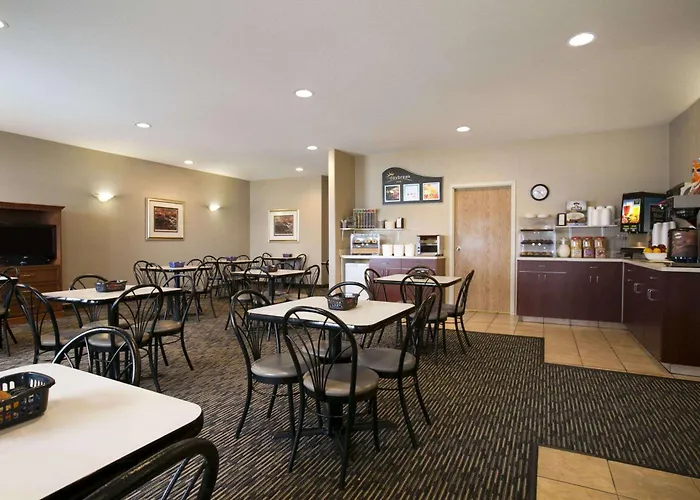 Days Inn By Wyndham Moose Jaw