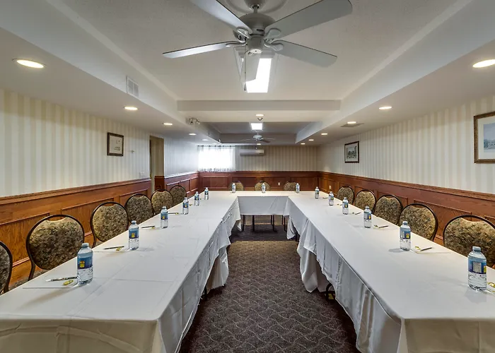 Monte Carlo Inn Oakville Suites