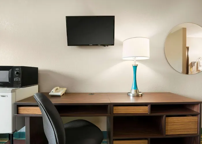 Super 8 By Wyndham Rantoul Hotel