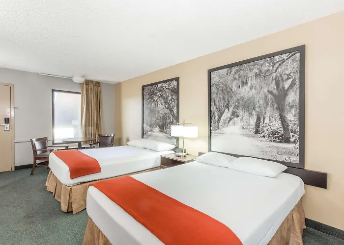 Super 8 By Wyndham Adel Ga I-75 Hotel