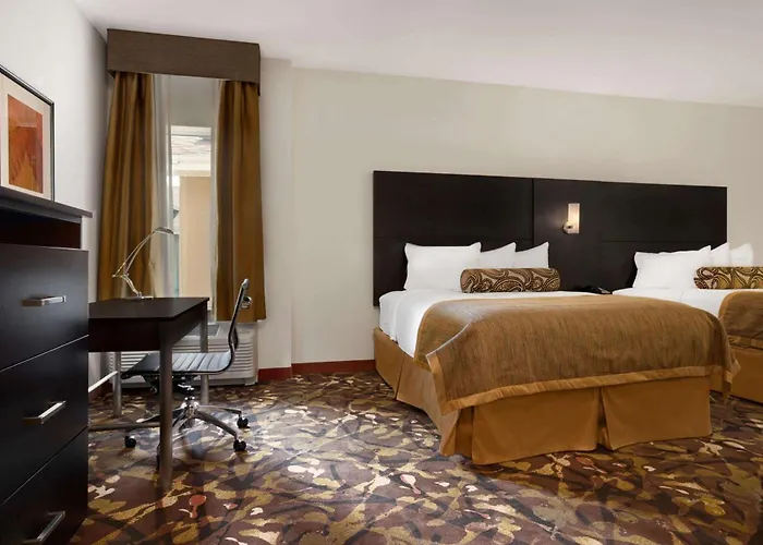 Baymont By Wyndham Hobbs Hotel