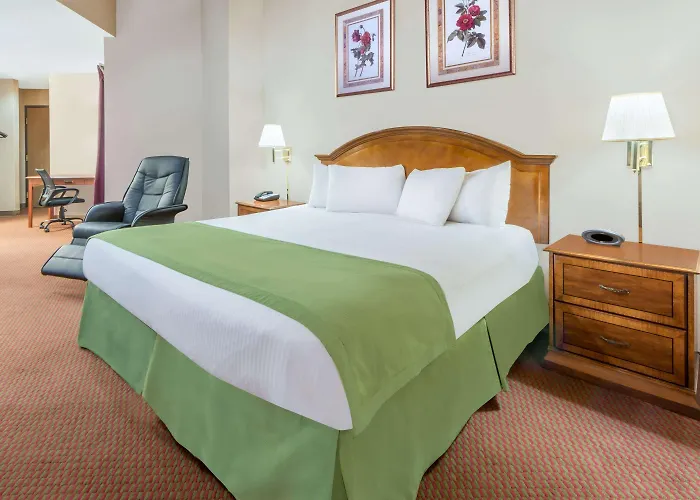 Baymont By Wyndham Enid Hotel