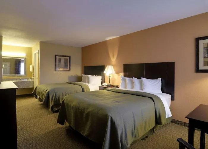 Quality Inn Russellville I-40