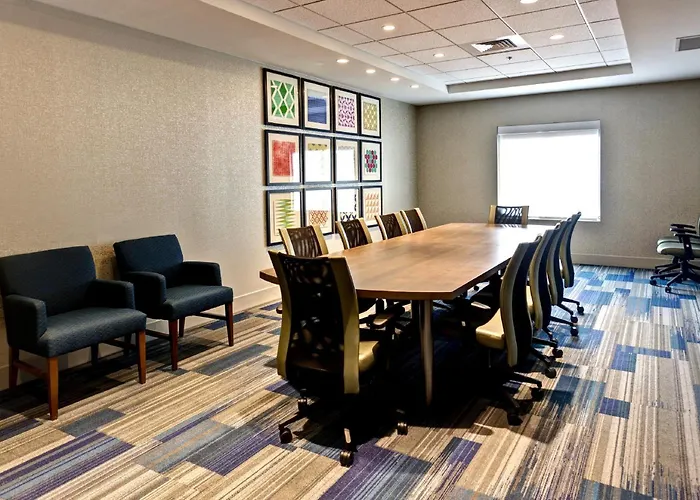 Holiday Inn Express & Suites Great Bend By Ihg