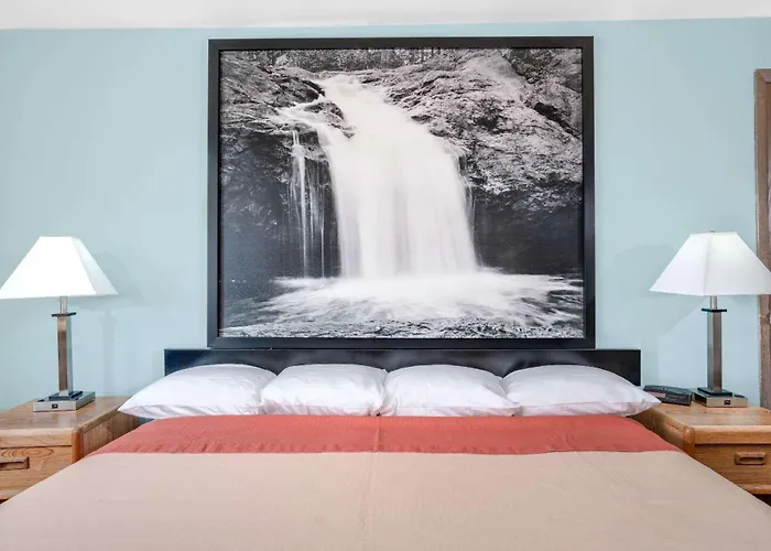 Super 8 By Wyndham Tomah Wisconsin Motel