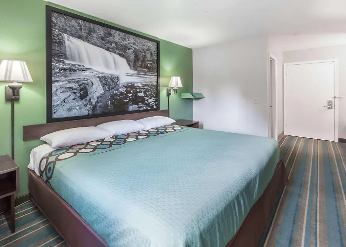 Super 8 By Wyndham Chickasha Hotel