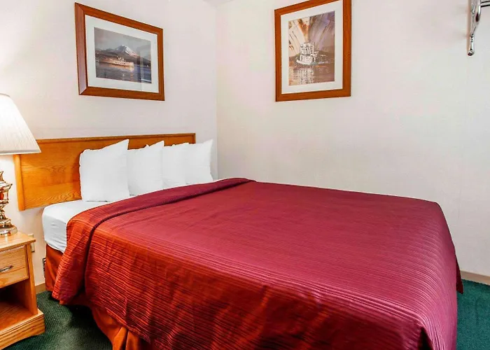 Quality Inn & Suites Bremerton Near Naval Shipyard