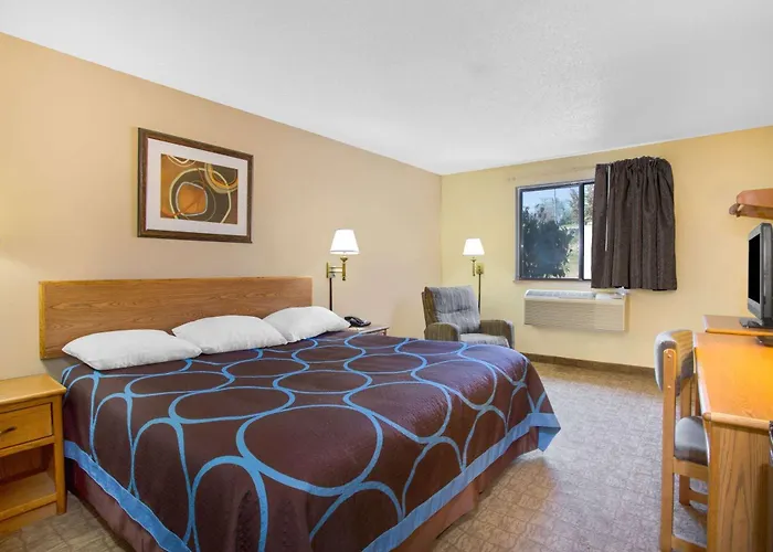 Super 8 By Wyndham Lewisburg Hotel