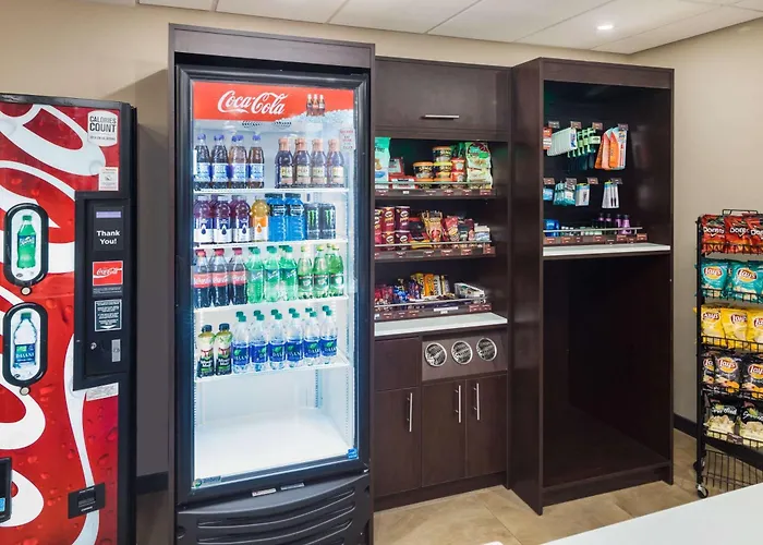 Ramada By Wyndham Revelstoke Hotel