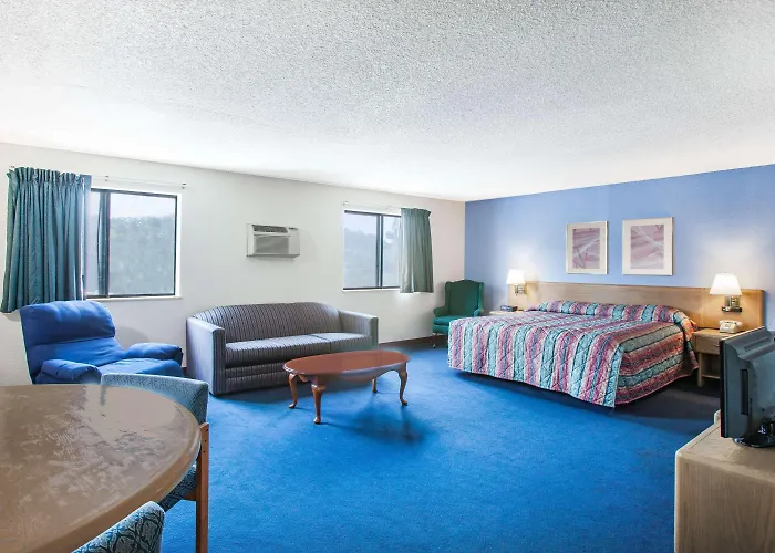 Super 8 By Wyndham Hot Springs Hotel