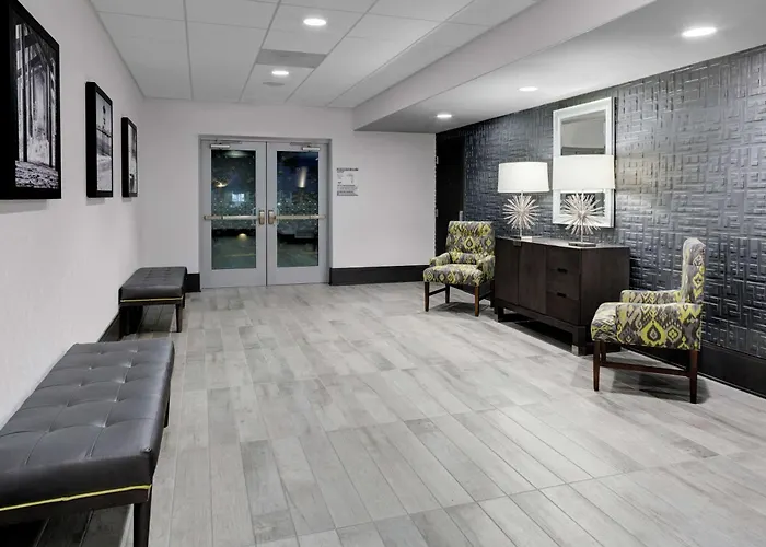 Hampton Inn & Suites Irvine/Orange County Airport