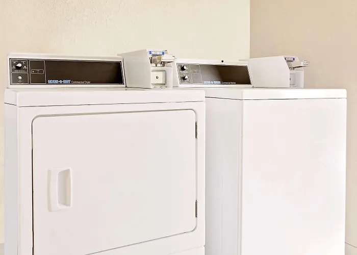 Super 8 By Wyndham Decorah Hotel