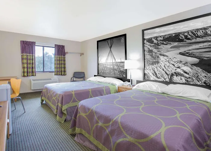 Super 8 By Wyndham Havre Hotel