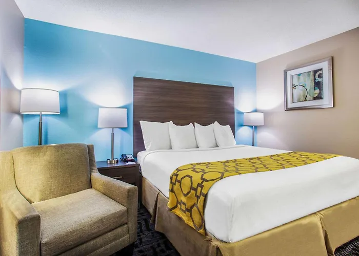 Baymont By Wyndham Joliet Hotel