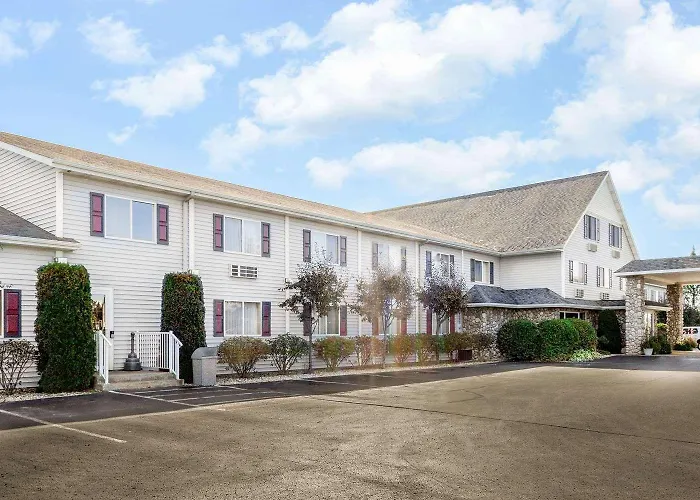 Super 8 By Wyndham St. Ignace Hotel