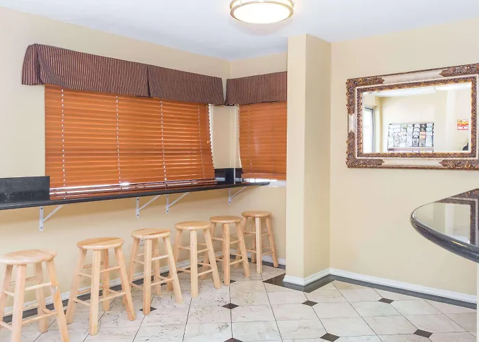 Super 8 By Wyndham Azusa