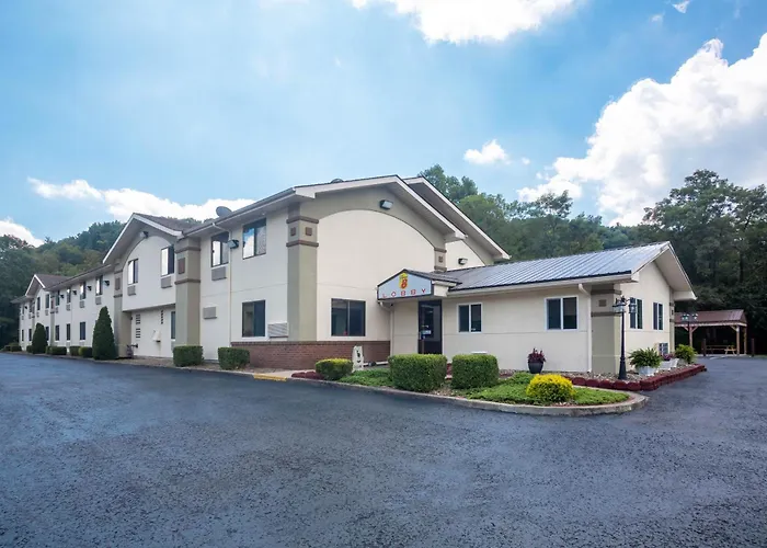 Super 8 By Wyndham Elkins Hotel