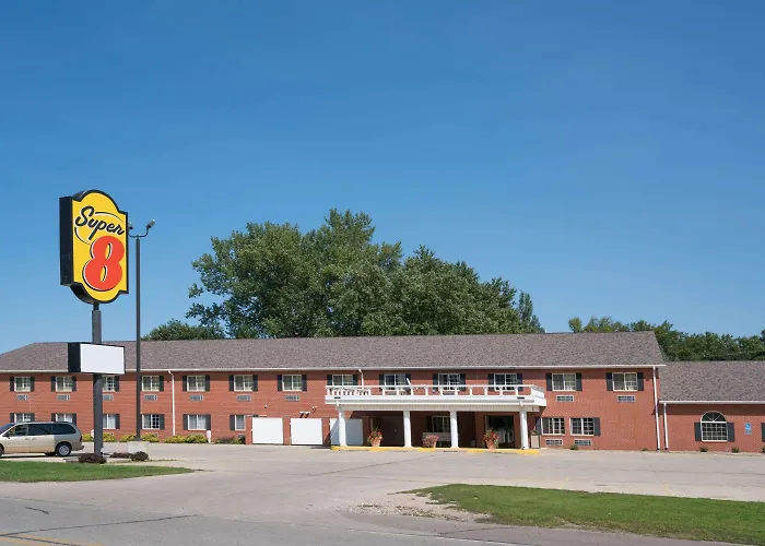 Super 8 By Wyndham Sheldon Hotel