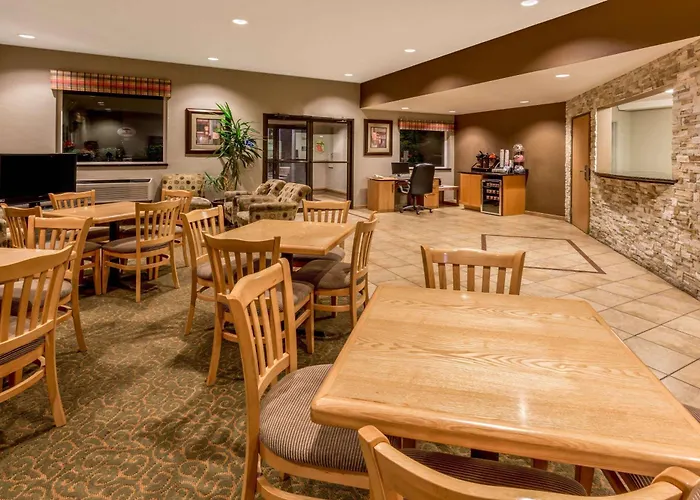 Super 8 By Wyndham Woodburn Hotel