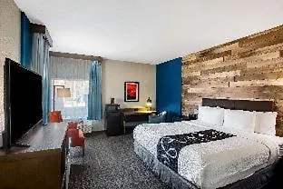 La Quinta By Wyndham Pittsburg Hotel